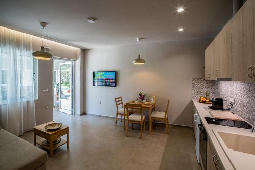 Ivy Residences with Pool in Agia Varvara
