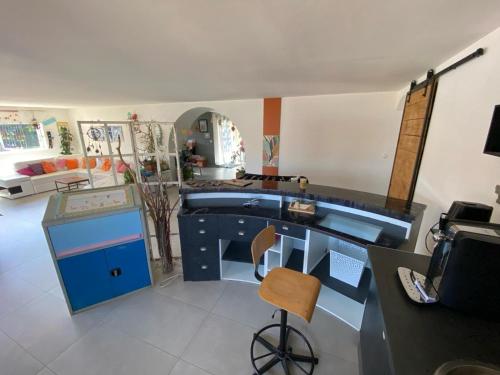 Bar/lounge, La maison multicolore in Livron-sur-Drome