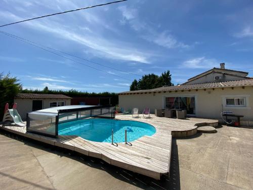 Swimming pool, La maison multicolore in Livron-sur-Drome