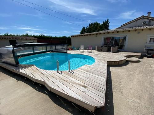 Swimming pool, La maison multicolore in Livron-sur-Drome