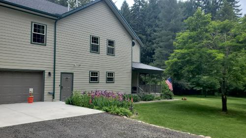 Ahrs Creek Retreat In the Timber in St Maries (ID)