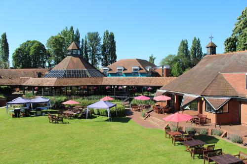 外部景觀, 摩爾廳會議中心 (Moor Hall Conference Centre) in 庫克姆