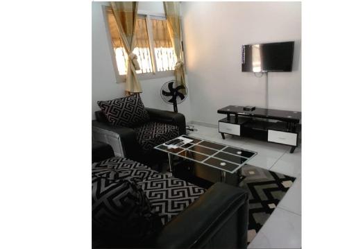 Résidence ADJOBIA - Grâce divine YAMOUSSOUKRO – khách sạn tại Yamoussoukro