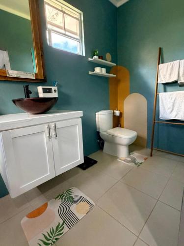 Kylpyhuone, BlueAnvil Hideaway on Welcome Rd, Woburn in Grand Anse