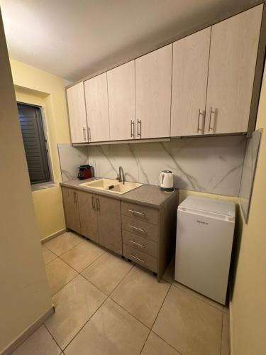 廚房, Dina's Rooms Himara in 希馬拉
