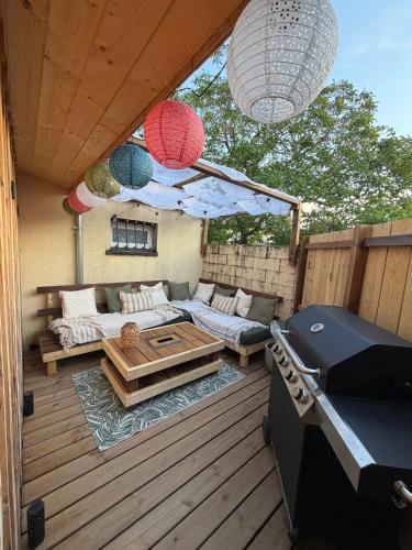 Studio chaleureux, massage, terrasse privé, barbecue et balneo (Studio chaleureux, massage, terrasse prive, barbecue et balneo) in Lamarque