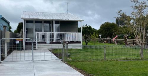 Coronet Bay Beach Cabin in Corinella