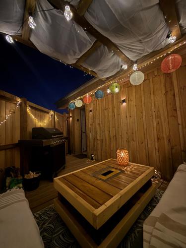 Studio chaleureux, massage, terrasse privé, barbecue et balneo (Studio chaleureux, massage, terrasse prive, barbecue et balneo) in Lamarque