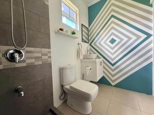 Kylpyhuone, BlueAnvil Hideaway on Welcome Rd, Woburn in Grand Anse