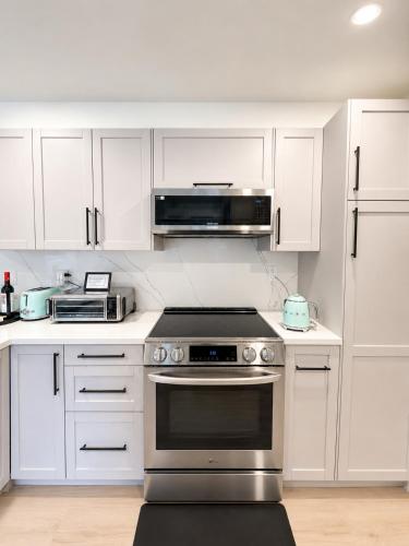 3BR Luxury Wine Country Escape in Bothell