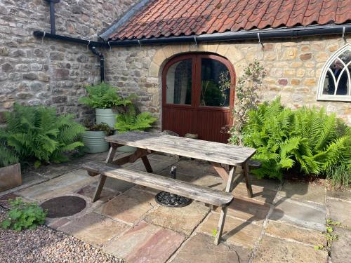 Iekārtas, The Dairy - Barn conversion on Coast to Coast route near Catterick Garrison in Colburn