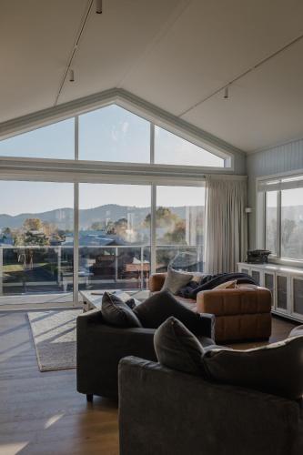Külalistetuba, Stunning new Bach with Lake views in Kinloch