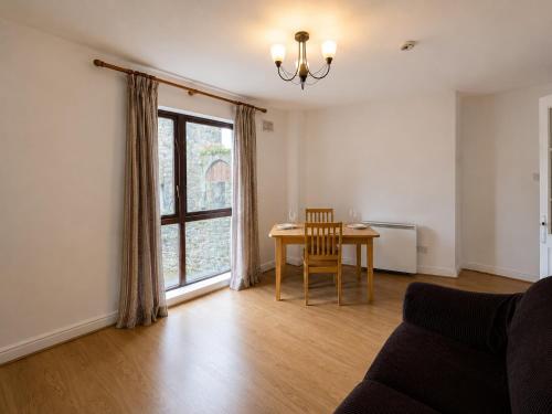 Modern 1BR Stay in Central Cashel in Cashel