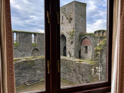 Modern 1BR Stay in Central Cashel in Cashel