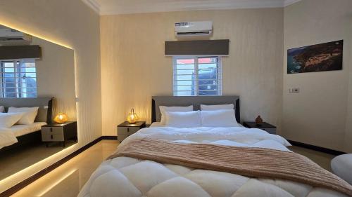 Luxury 2BR Apartment, 3 Baths, 10 Min to Airport in East Legon