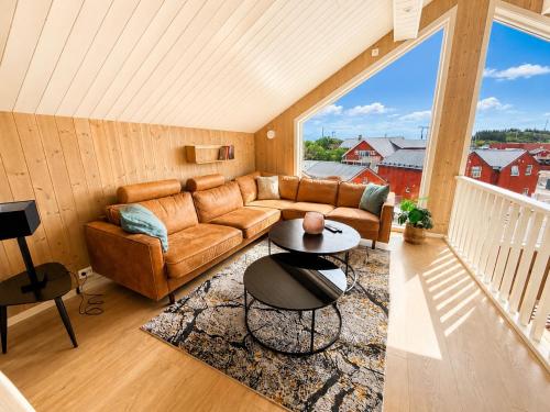 KB - Nordic Luxury Rorbu with Jacuzzi in Stamsund