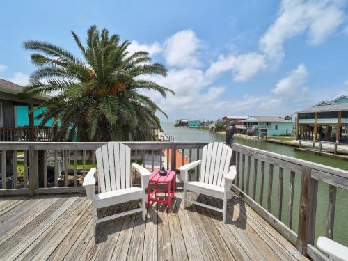 Group Retreat on Water Free Golf Cart and Kayaks in Holiday Beach (TX)