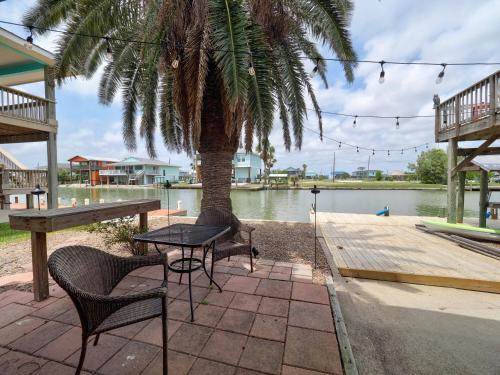 Group Retreat on Water Free Golf Cart and Kayaks in Holiday Beach (TX)