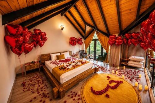 1 king bed, 1 sofa bed