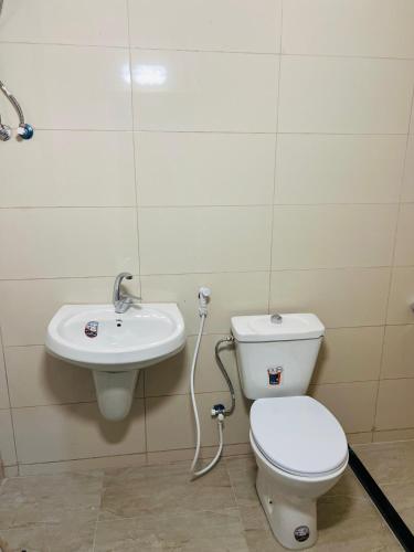 Bathroom, Modern Private Studio near Karak Castle in Karak