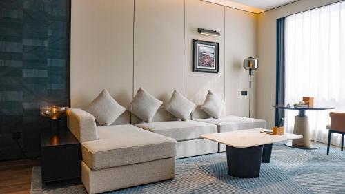 Suite, deluxe, king, vistas a la ciudad, acceso al salón