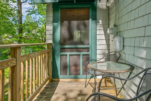 Davis Outpost Pet-Friendly Quiet Cabin w AC Screened Sunroom Walk to Trails in Otter Creek