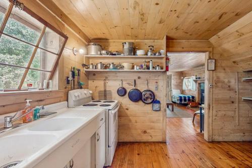 Garden Island's Pine in Charlotte (VT)