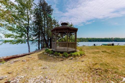 Garden Island's Pine in Charlotte (VT)