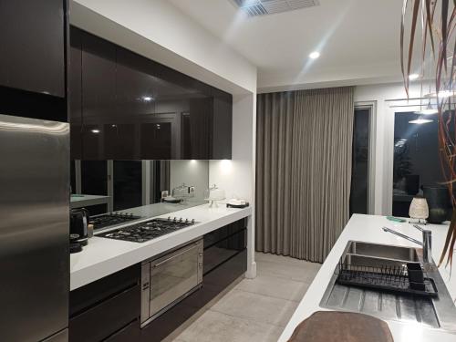 Luxury 2br CBD View Apartment with huge Balcony in Kent Town