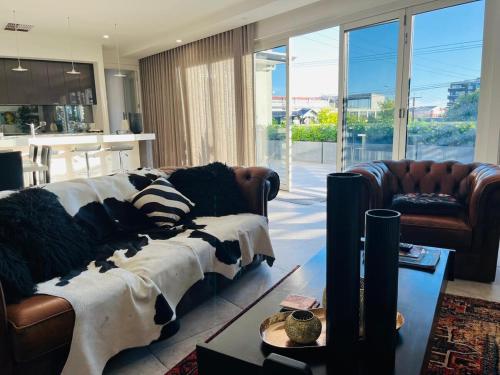 Luxury 2br CBD View Apartment with huge Balcony in Kent Town