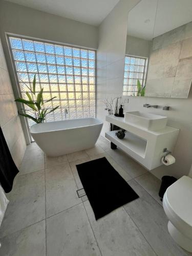 Luxury 2br CBD View Apartment with huge Balcony in Kent Town
