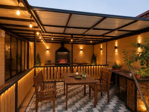 FOX House – khách sạn tại Osh
