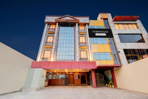 . Townhouse Godavarikhani Bus Terminal Formerly Sai Leela Residency