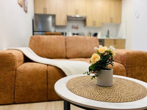 BRAND NEW Downtown Rogers Place Cozy Guest Suite