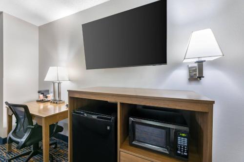Quality Inn Meadville - image 38