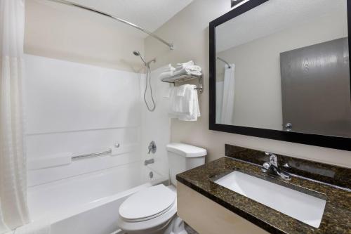 Quality Inn Meadville - image 44
