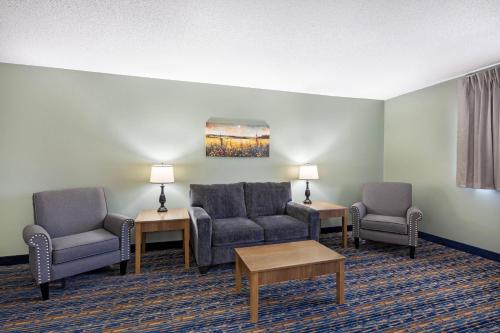 Quality Inn Meadville - image 43