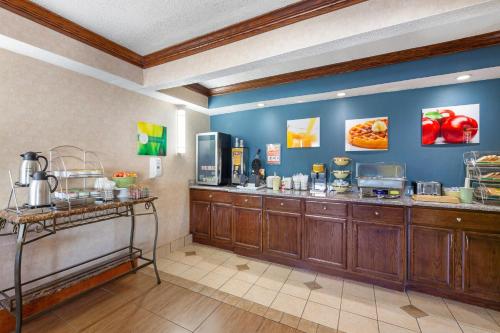 Quality Inn Meadville - image 29