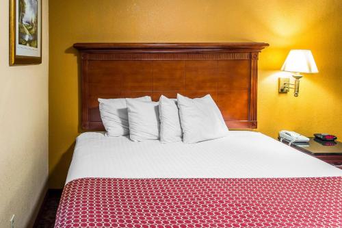 Rodeway Inn Goodlettsville South - image 12