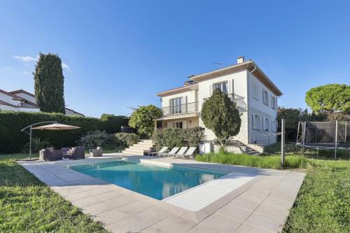 Villa avec vue mer dans un beau quartier