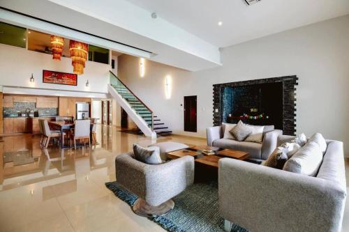 Incredible Spacious apartment just steps from the sea