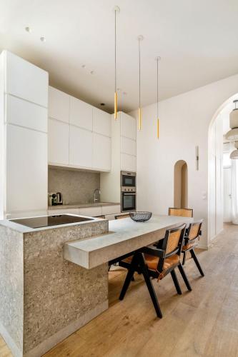 Tour Eiffel - Champ de Mars Exquisite 3BD 3BTH - image 32