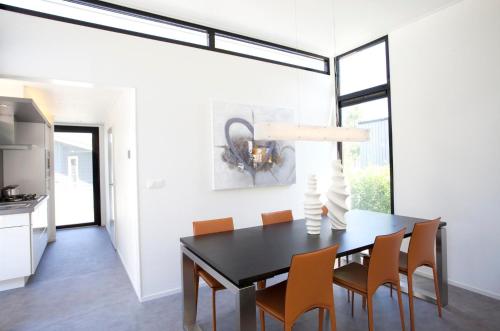 3 bedrooms, 6 beds
