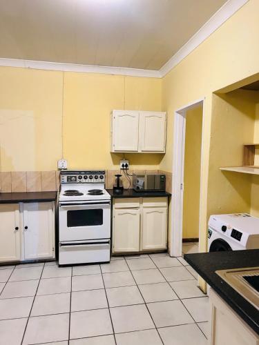 Stay a Bietjie Self Catering Accomodation in Reitz, Free State in Reitz
