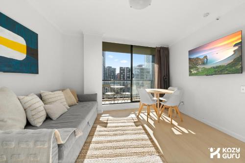 KozyGuru | Haymarket | Cozy 2-Bedroom Apartment - image 12