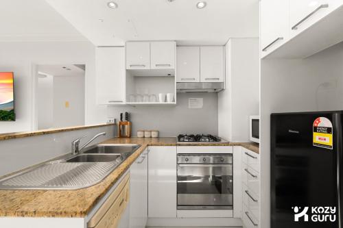 KozyGuru | Haymarket | Cozy 2-Bedroom Apartment - image 10