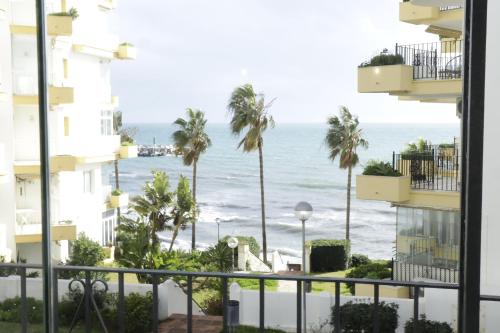 Marbella Center Seafront 3 BR by Houselogy