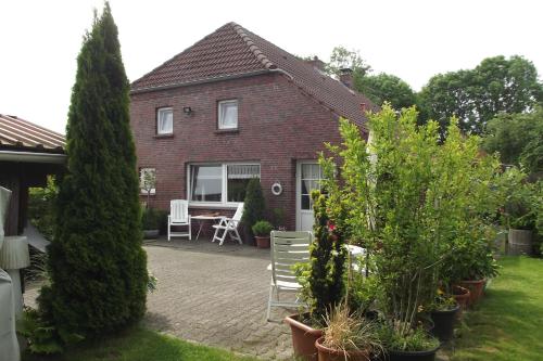 Landhaus beim See in Großheide, Deutschland