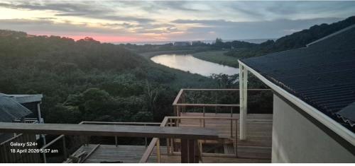Dārzs, Beautiful Lagoon House in Prince`s Grant Golf Estate