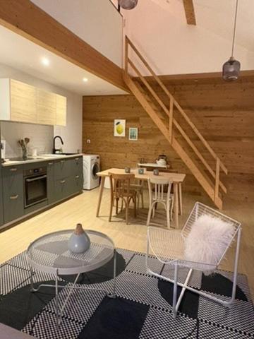 Duplex cosy pour 2 personnes à Rochejean (Duplex cosy pour 2 personnes a Rochejean) in Longevilles-Mont-d'Or